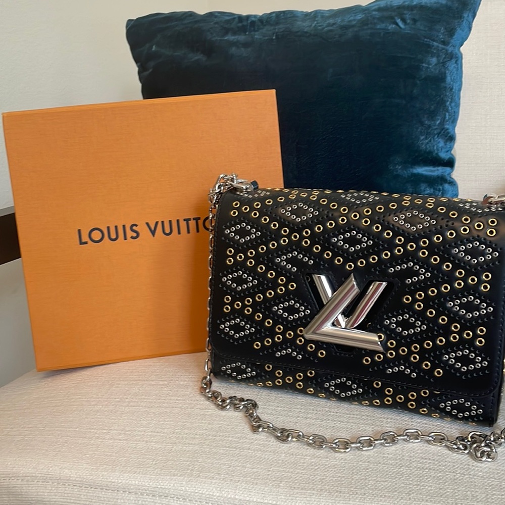 💎💙💎Limited Edition Authentic Louis Vuitton Twist MM Eyelet bag💙💎💙